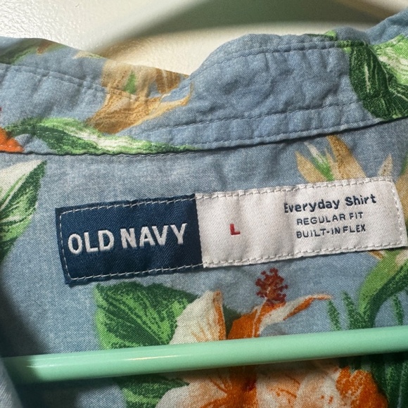 Men's Hawaiian Button Down Shirt Old Navy - Picture 3 of 4